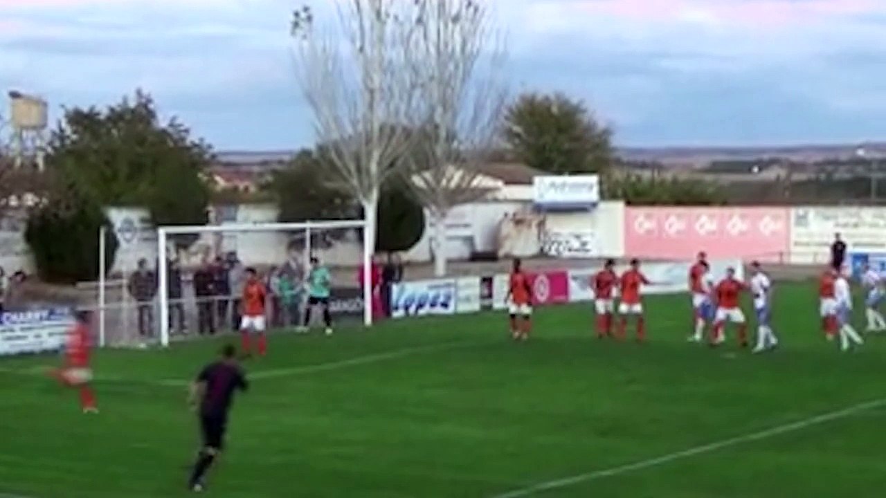 In Spanien: Torhüter trifft per Skorpionschuss