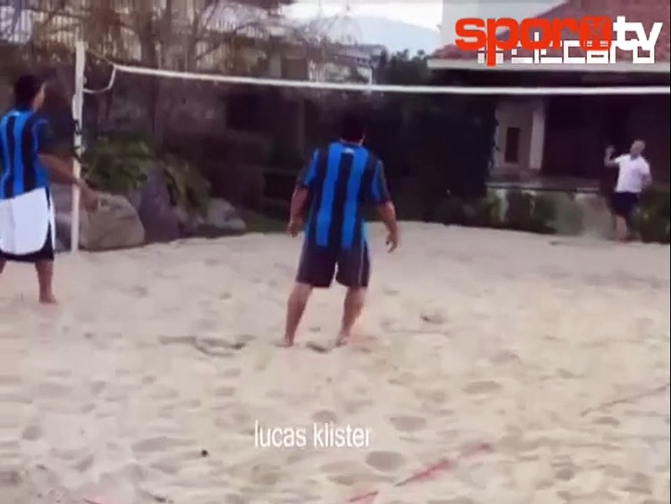 Ronaldinho yine yaptı!