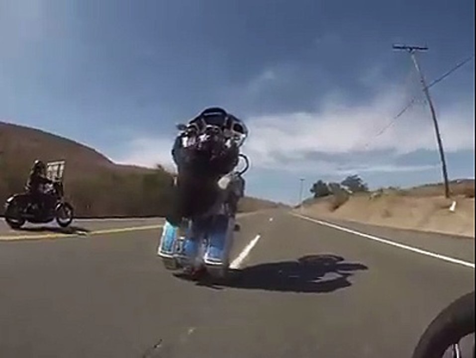 Faire du stunt en Harley-Davidson