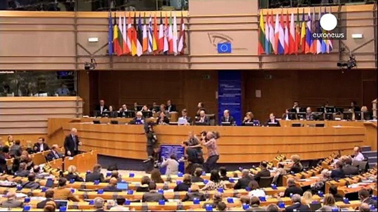 Europaparlament hinter Juncker