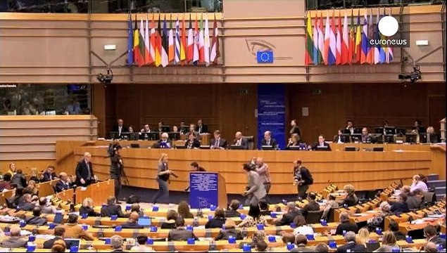البرلمان الاوروبي يطلب من المفوضية الاوروبية سياسة مالية و ضرائبية اوروبية فيها المزيد من الشفافية.