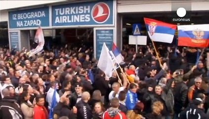 Irkçı Sırp lider Vojislav Seselj için Belgrad'da coşkulu karşılama