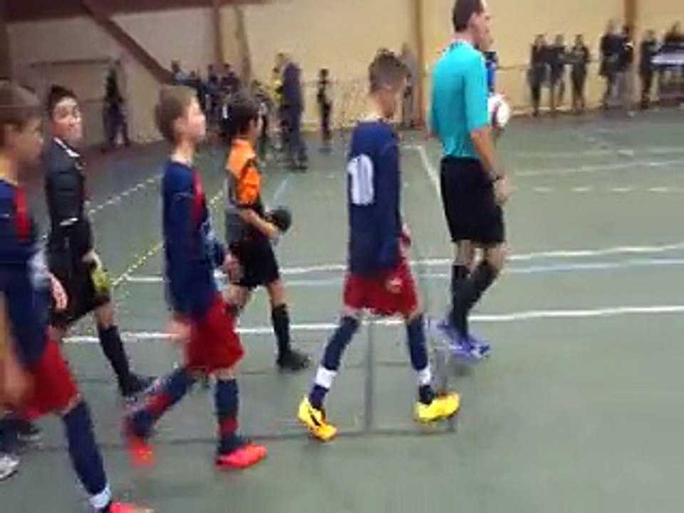 Entrée des joueurs Finale U13: Coataudon - Landerneau (0-0 Landerneau aux tirs au but) Tournoi U11-U13 - Mardi 11 Novembre - La Forest Landerneau