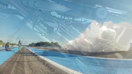 ¿Puede ganarle una bici con cohetes a un Ferrari F430?