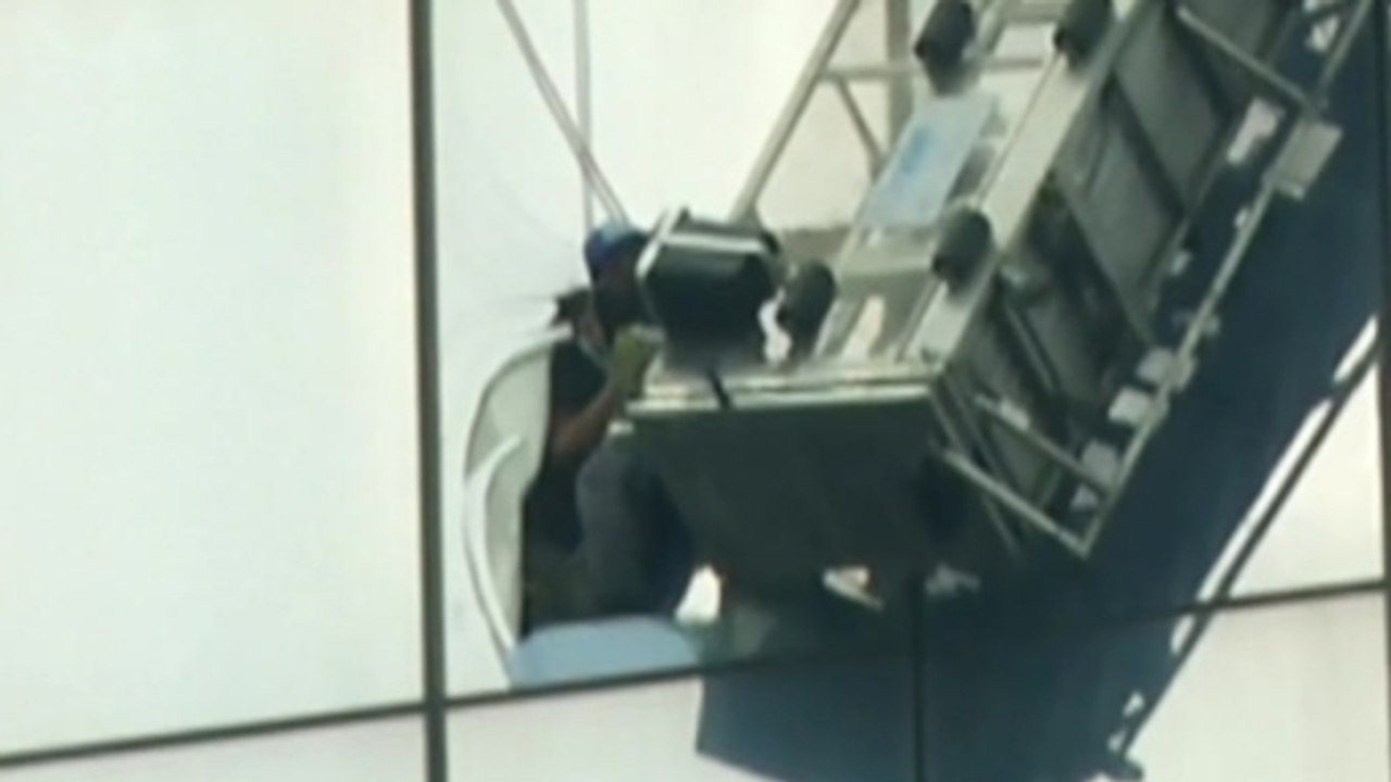 Window washers dangling from WTC heroically rescued