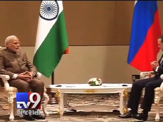 Télécharger la video: Narendra Modi meets Russian PM, hopes ties will be strengthened - Tv9 Gujarati