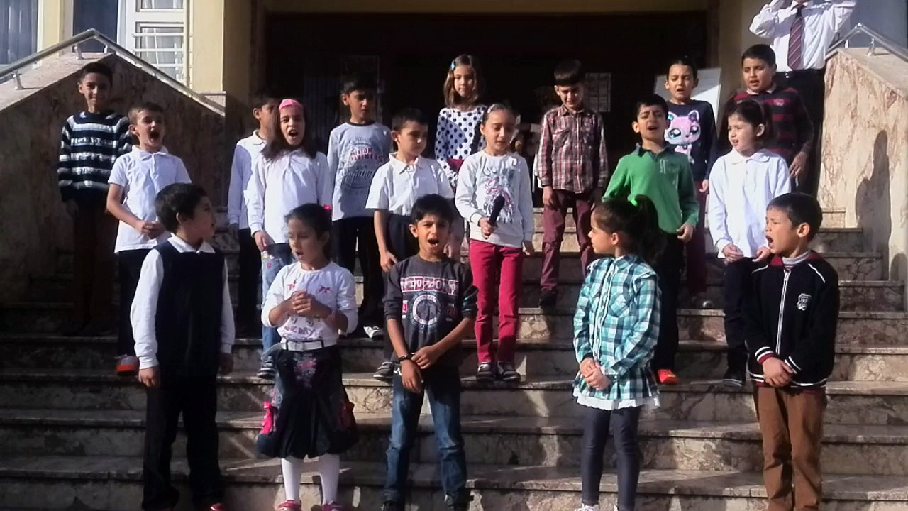 2014/2015 ÖĞRETİM YILI ANTALYA FİNİKE ATATÜRK İLKOKULU 10 KASIM ETKİNLİKLERİNDE 3-F SINIFI ÖĞRENCİLERİ "ATATÜRK'Ü SEVMEK"  ADLI ŞİİRİ COŞKUYLA OKUDULAR. (Yüksek kalitede izleyiniz!)