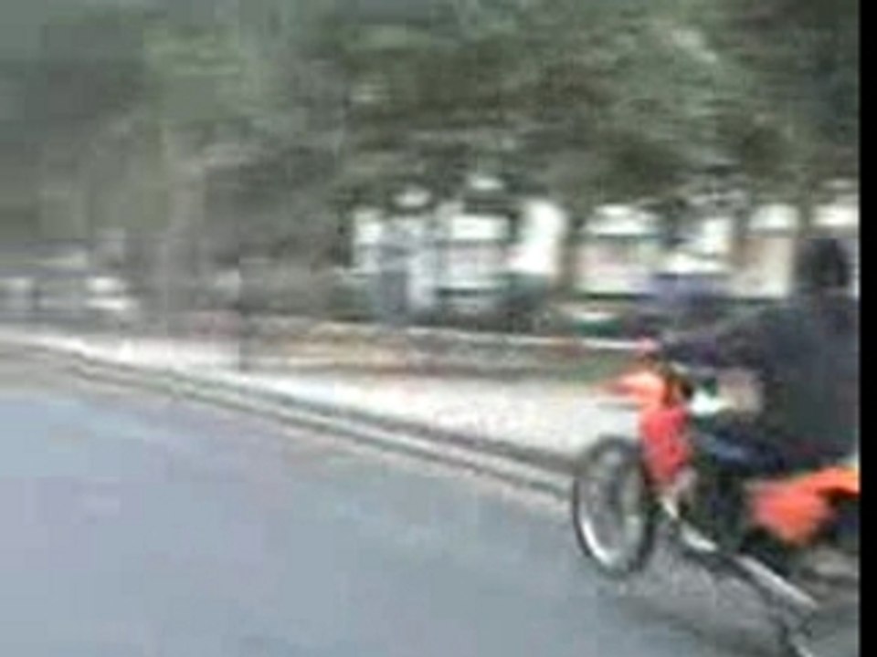 KTM250 dan lé ru de clichy 92110