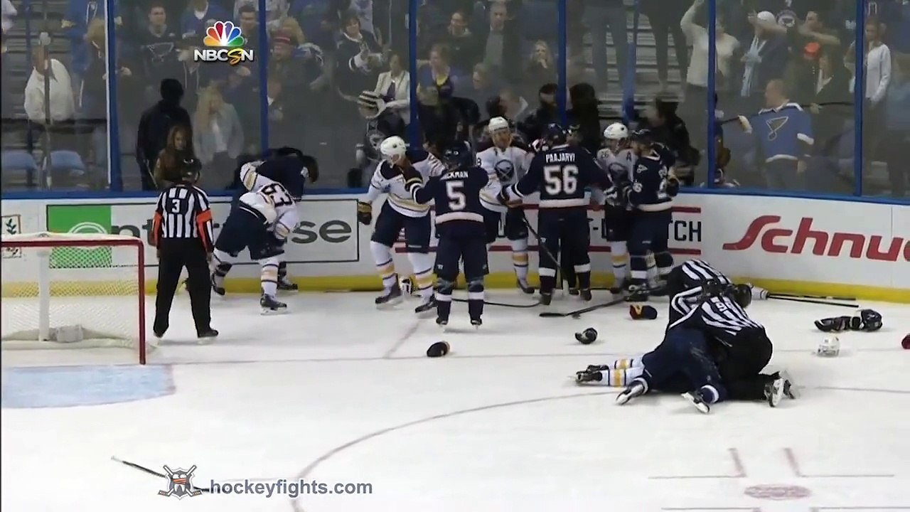 Double bagarre en Hockey sur glace : Nikita Zadorov vs Ian Cole & Tyler Ennis vs Alex Steen Nov 11, 2014