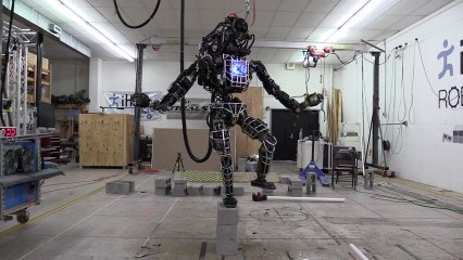 Atlas, le robot qui fait le crâne kick de Karaté Kid