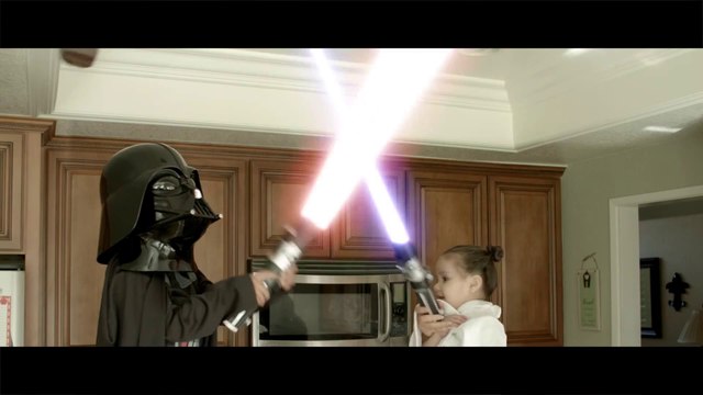 Des bébés jedi se battent pour un cupcake! Bébé Léia contre bébé Dark Vador