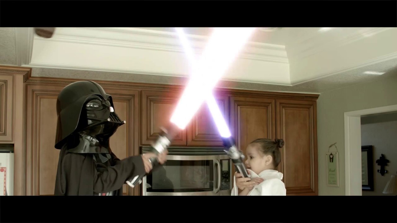 Des bébés jedi se battent pour un cupcake! Bébé Léia contre bébé Dark Vador