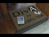 Napoli - Accesso ai disabili nei negozi con una pedana speciale -2- (10.11.14)