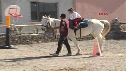 Kayseri Zihinsel Engelli Çocuklara Atlı Terapi
