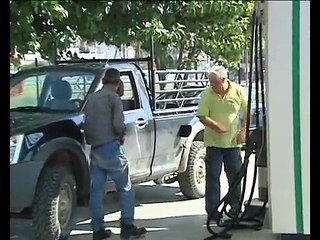 Έπεσε και άλλο το πετρέλαιο