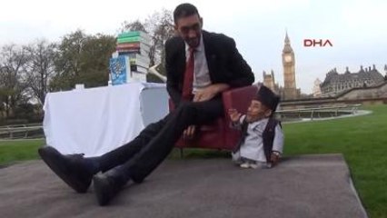 Dünyanın En Uzun ve En Kısa Adamı Buluştu