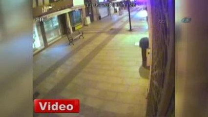 Çuvallı Hırsız Güvenlik Kamerasına Yakalandı