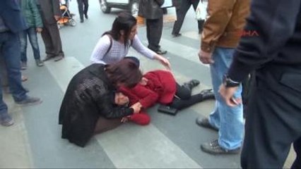 Motosikletin Çarptığı Genç Kızın Ayağı Kırıldı