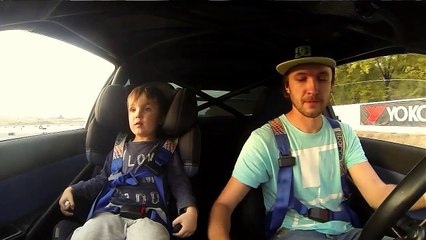 Un papa fait des drifts dans sa Subaru avec son fils | 1001Pneus