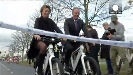 Groundbreaker or gimmick? Dutch test solar power-generating cyclepath