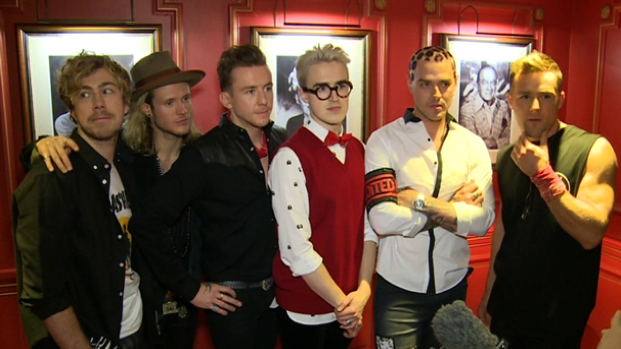 McBusted: Dougie plays air guitar and Harry grabs a reporter