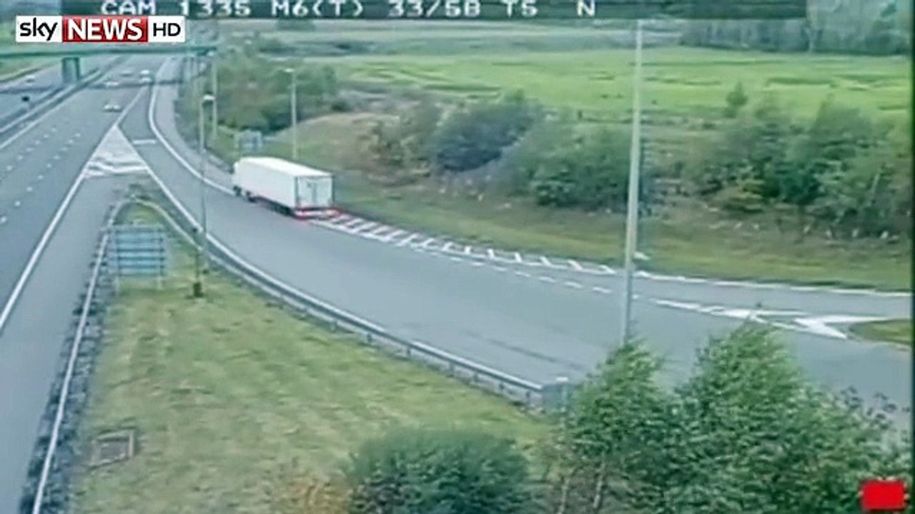 Un camion s'engage sur l'autoroute à contresens