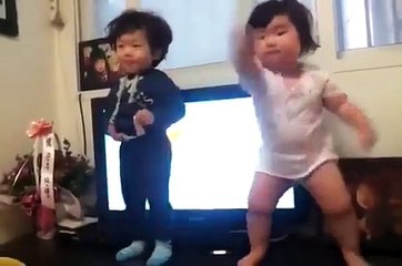 Adorably chubby babies dance to K-pop! [Eng Sub]