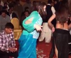 Mujra - Budhe Vare V Ishq - Professional Pakistani Dancer DANCE on Wedding (HD) - Video