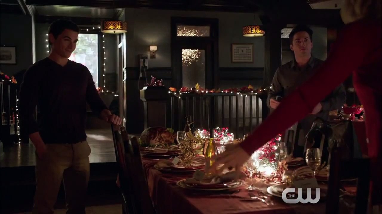 Vampire Diaries - 6x08 - Promo - "Fade Into You" - Dîner de Thanksgiving
