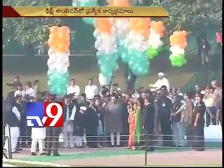 Sonia, Rahul, Manmohan and Pranab pay homage to Pundit Nehru on 125th birth anniversary