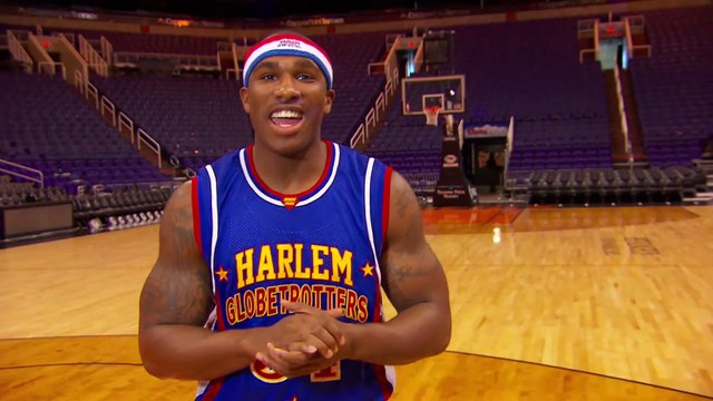 Amazing new World Record Backwards Basketball Shot by Harlem Globetrotter's player!