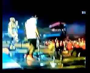 Bill falling down at los40 awards Argentina
