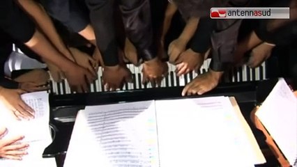 TG 13.11.14 Bari: pianisti da Guinness, in 18 conquistano il primato