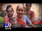 Gandhigiri - A garland of shame for urinating in public in Gondal, Rajkot - Tv9 Gujarati