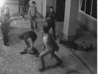 Un boxeur met KO deux hommes en seulement deux coups de poing (Russie)