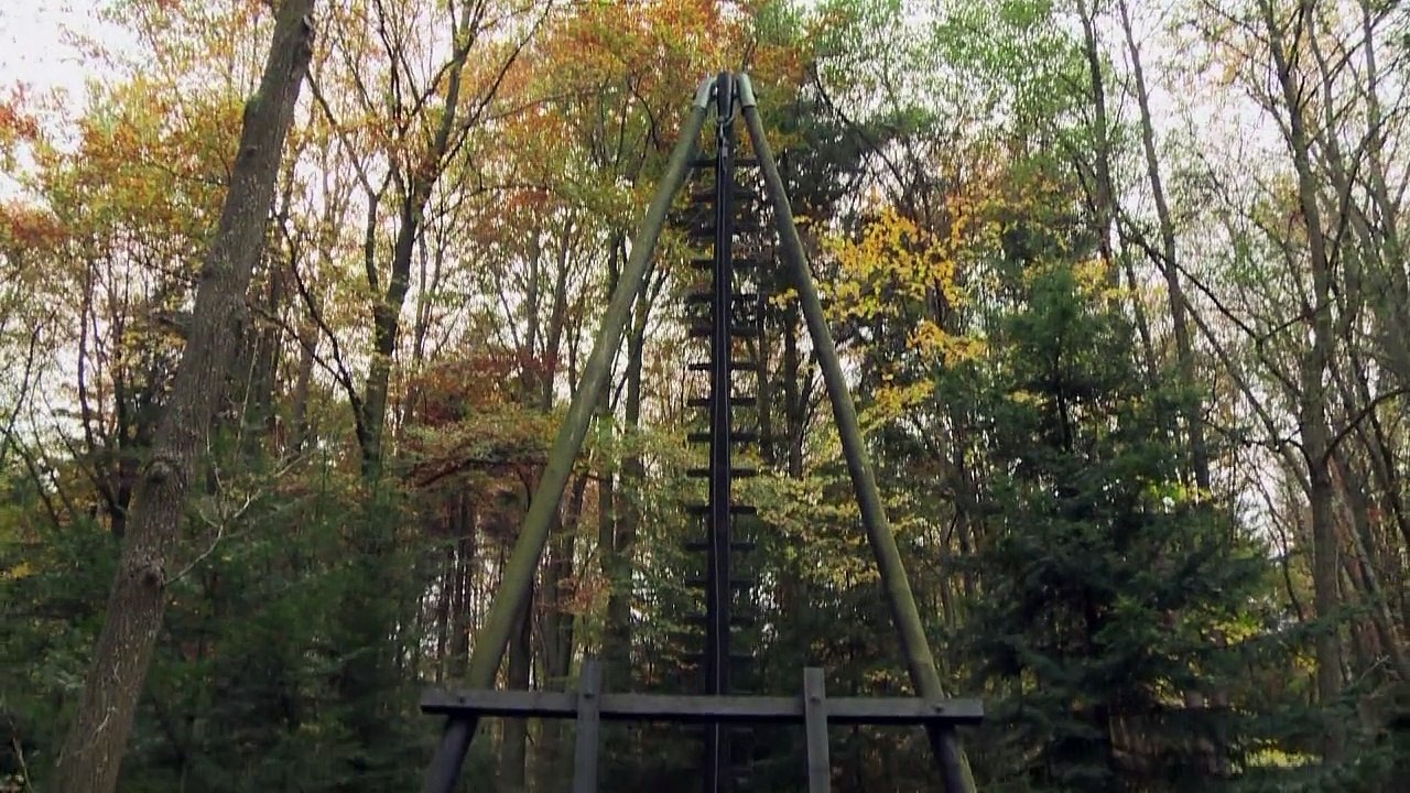 Ältester Öl-Förderturm der Welt sprudelt in Polen