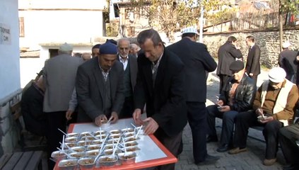 Taş Minare'de Aşure İkramı