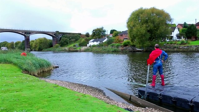 Batman vs. Superman: Dawn of Justice - Barefoot Waterskiing