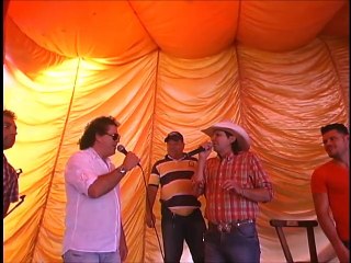 Mariano presta homenagem ao Locutor de rodeio Asa Branca