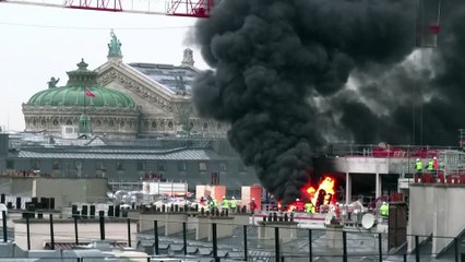 Descargar video: Incendie près de l'opéra Garnier