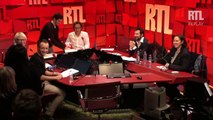 Stéphane Bern souffle ses bougies dans le studio de A la bonne heure