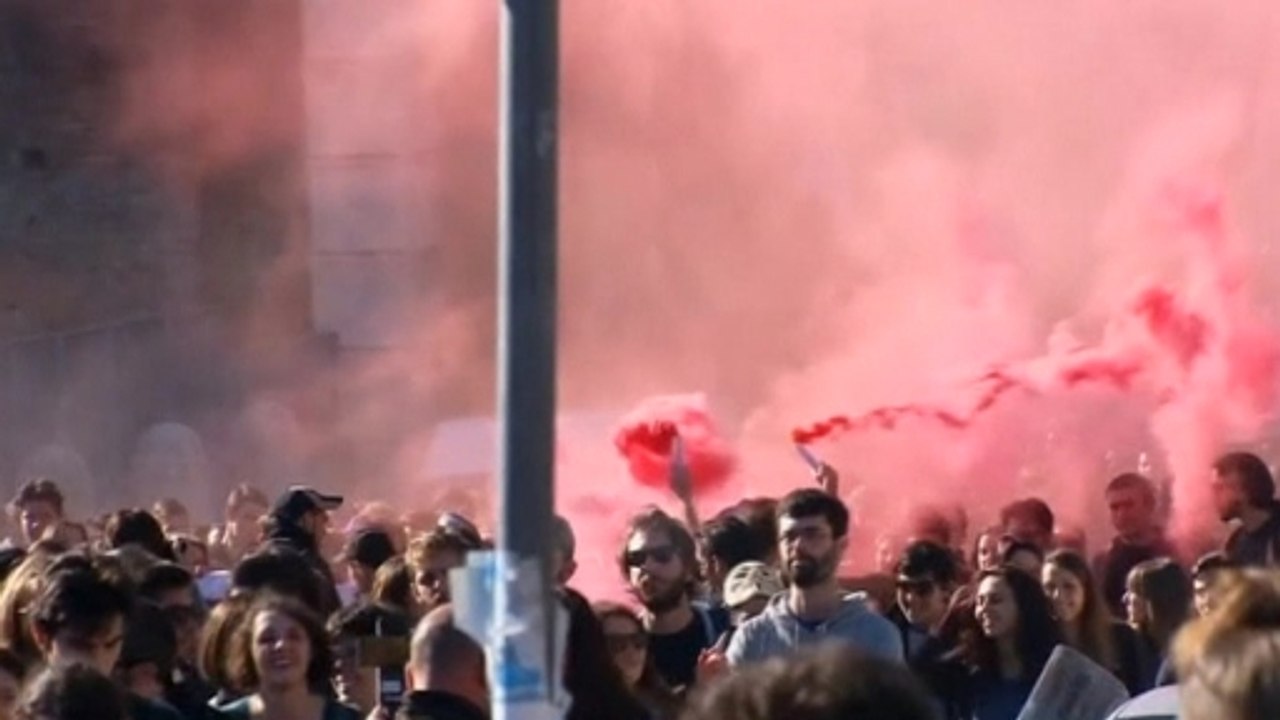 Italians protest labor reform plans