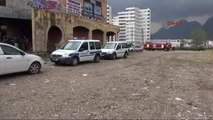 Antalya Polis Cesedi İncelerken Sofra Kurdu