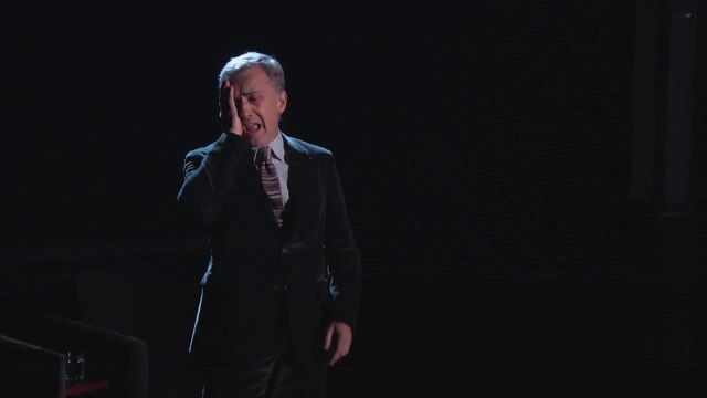 Christoph Waltz chante le générique de Sesame Street