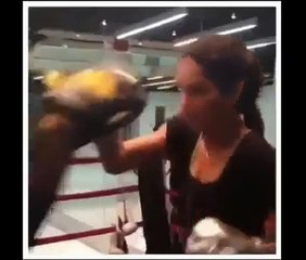 Adriana Lima'dan Boks Şov!