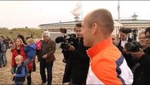 Robben geeft leerlingen uit Bedum een training op het strand - RTV Noord