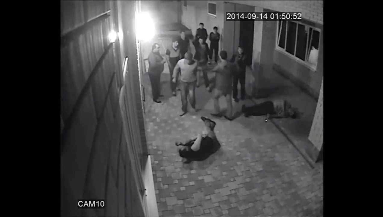 2 Coups de poing :2 KO! Fallait pas l’embêter lui!