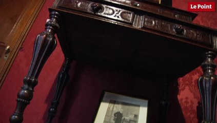 L’écritoire bricolée par Victor Hugo pour écrire debout