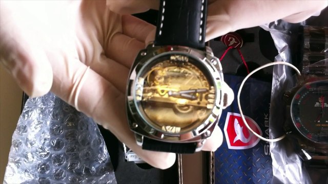 นาฬิกาข้อมือผู้ชาย automatic Kronen & Söhne ROYAL CARVING สี Silver Black - KS133 และ SHARK SPORT WATCH Gulper Shark สี Black Red - SH105