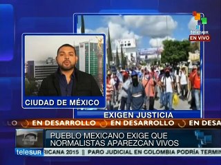 Video herunterladen: Padres de 43 normalistas desaparecidos recorren en caravana México